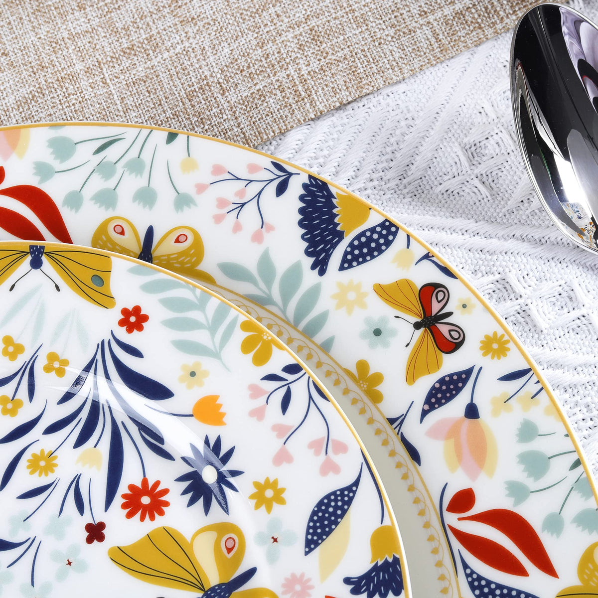 16 Piece Vintage Porcelain Dinnerware Set for 4 H7547