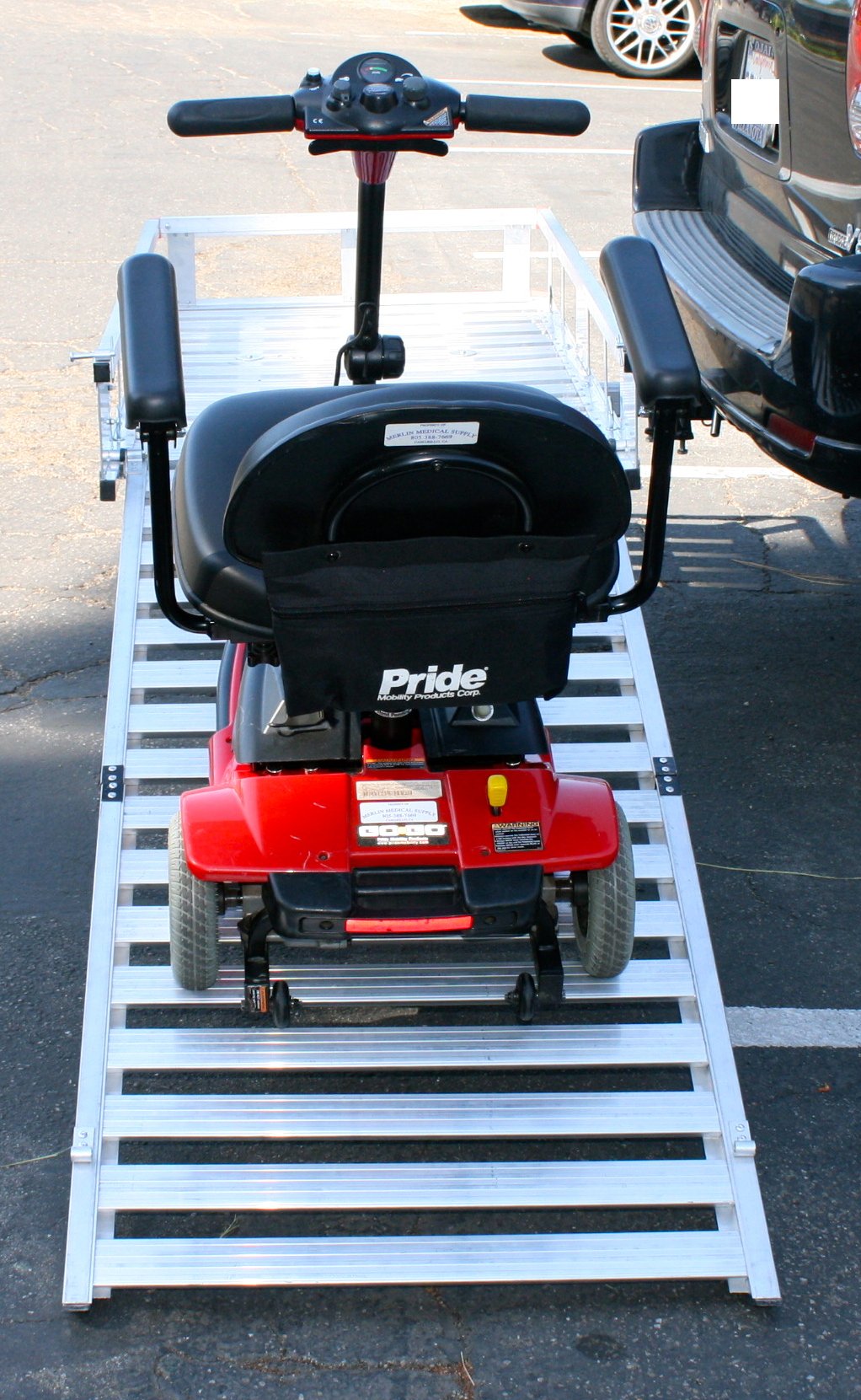 Aluminum Hitch Mount Wheelchair Carrier with Folding Ramp G5480